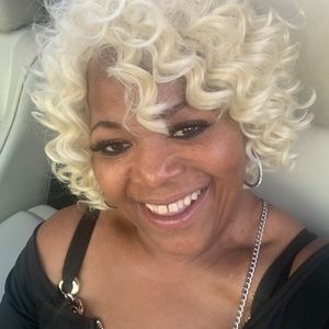 Meet your Posher, Ramona